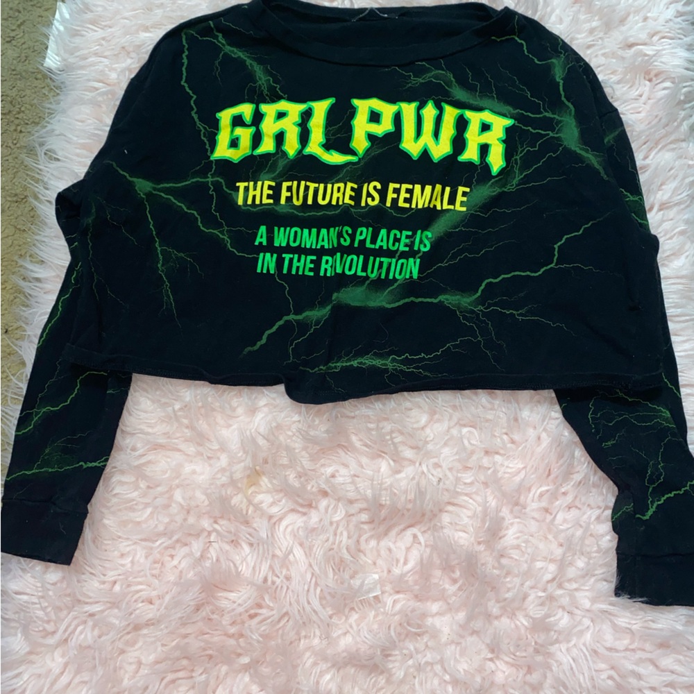 FASHION NOVA GIRL POWER CROP TOP